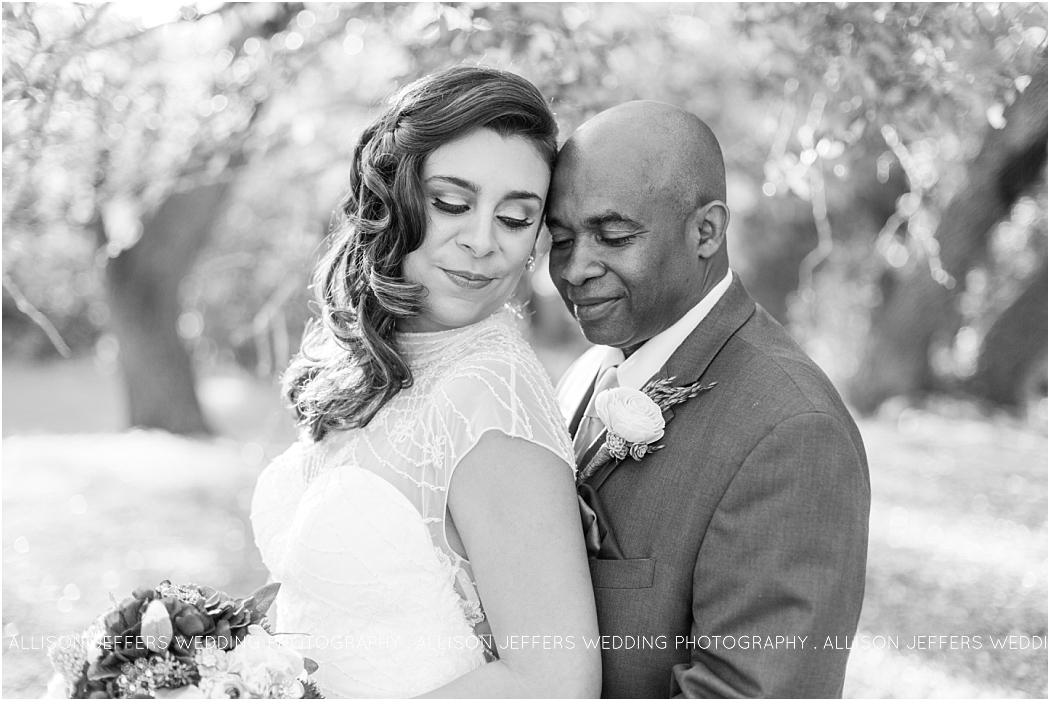 a-fall-wedding-at-sisterdale-dancehall-by-allison-jeffers-wedding-photography_0145