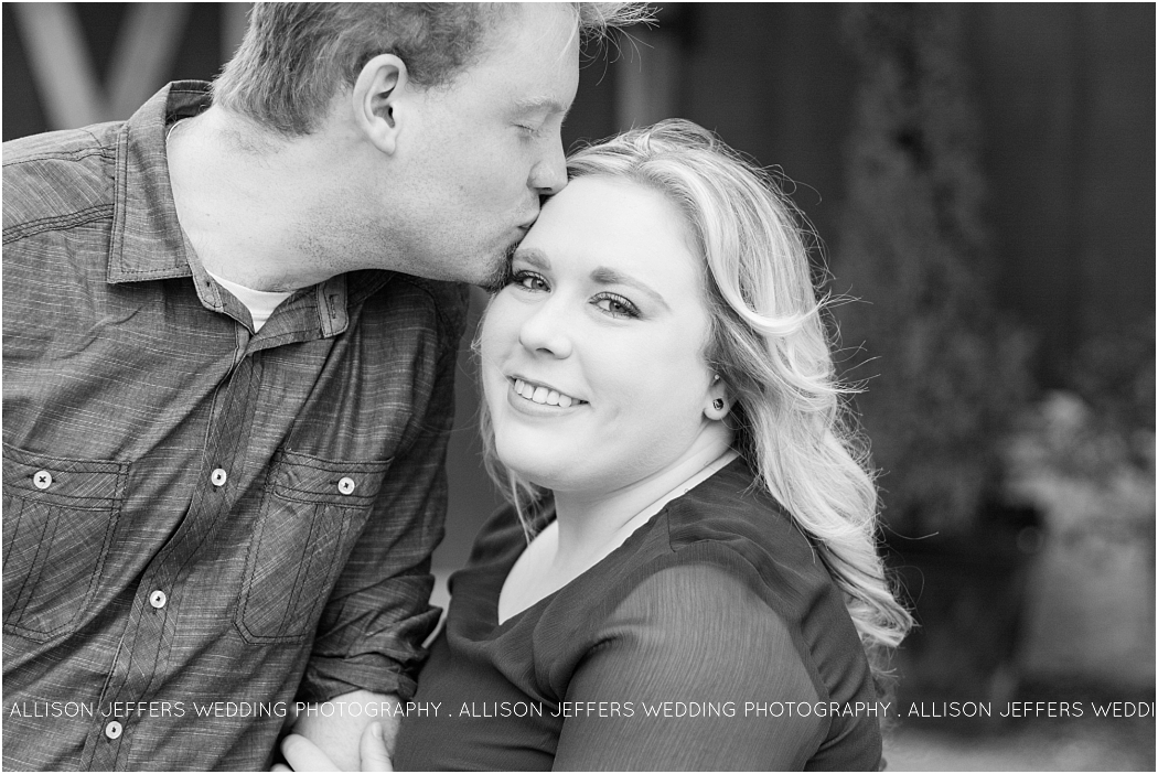 a-fall-engagement-session-at-cw-hill-country-ranch-in-boerne-texas-by-allison-jeffers-wedding-photography_0003