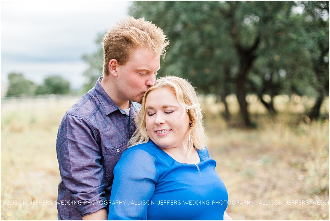 a-fall-engagement-session-at-cw-hill-country-ranch-in-boerne-texas-by-allison-jeffers-wedding-photography_0004