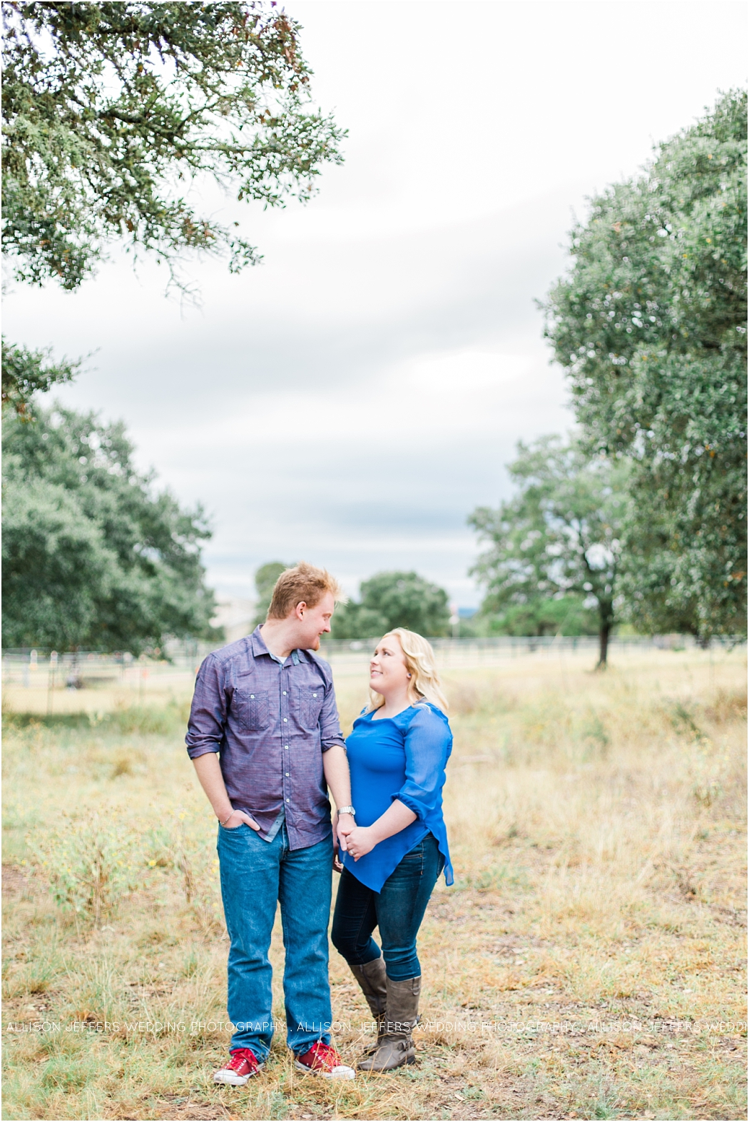 a-fall-engagement-session-at-cw-hill-country-ranch-in-boerne-texas-by-allison-jeffers-wedding-photography_0007