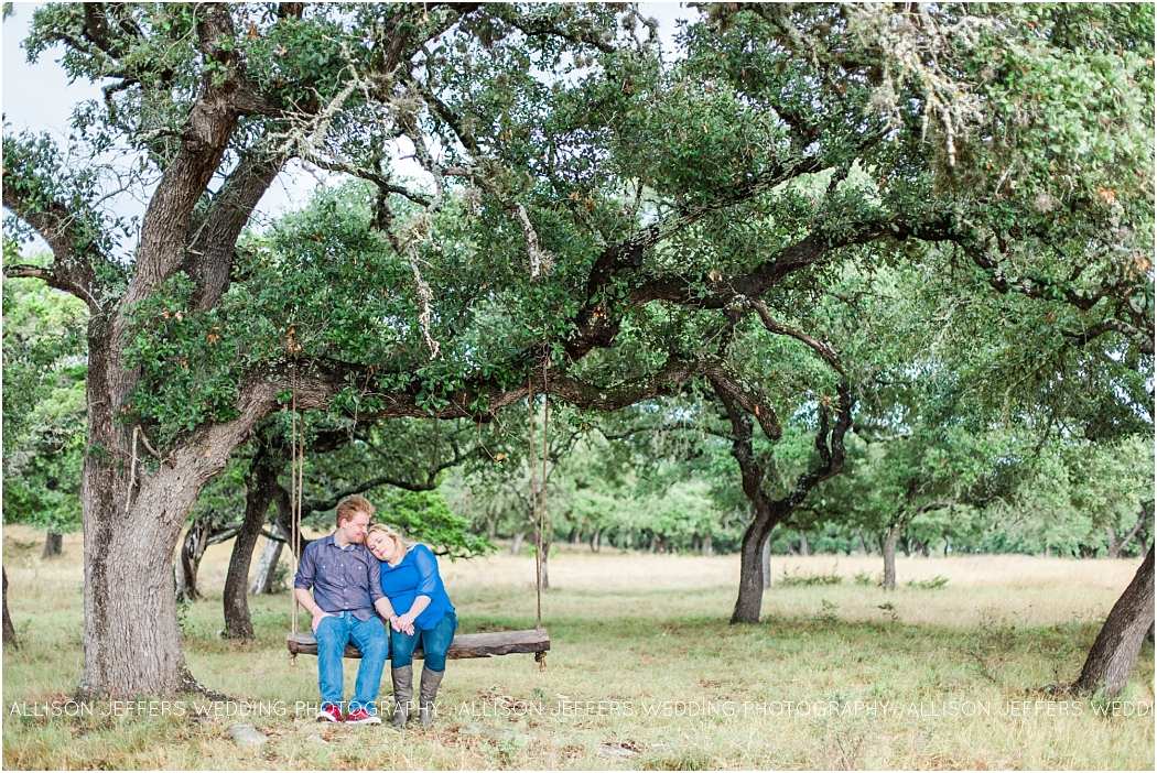 a-fall-engagement-session-at-cw-hill-country-ranch-in-boerne-texas-by-allison-jeffers-wedding-photography_0010