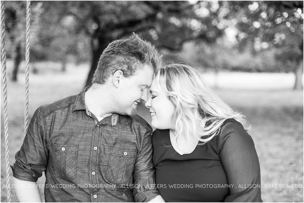a-fall-engagement-session-at-cw-hill-country-ranch-in-boerne-texas-by-allison-jeffers-wedding-photography_0012