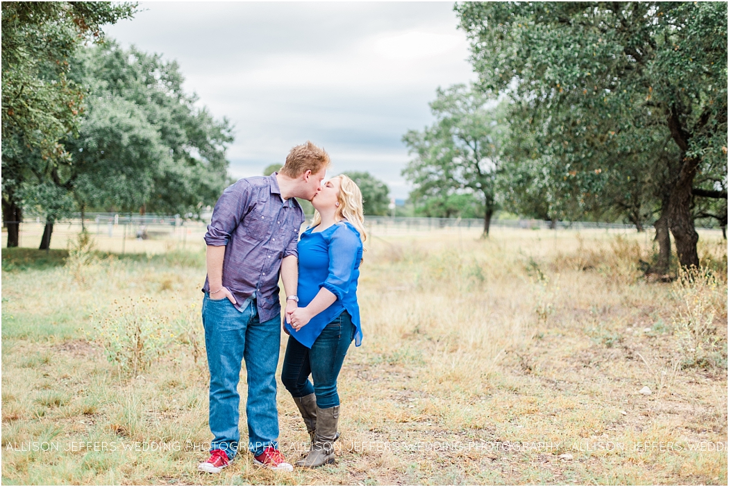 a-fall-engagement-session-at-cw-hill-country-ranch-in-boerne-texas-by-allison-jeffers-wedding-photography_0013