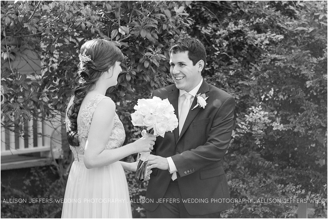a-teal-and-blush-wedding-at-lakeside-pavillion-in-marble-falls-texas-by-allison-jeffers-wedding-photography-austin-wedding-photographer_0025