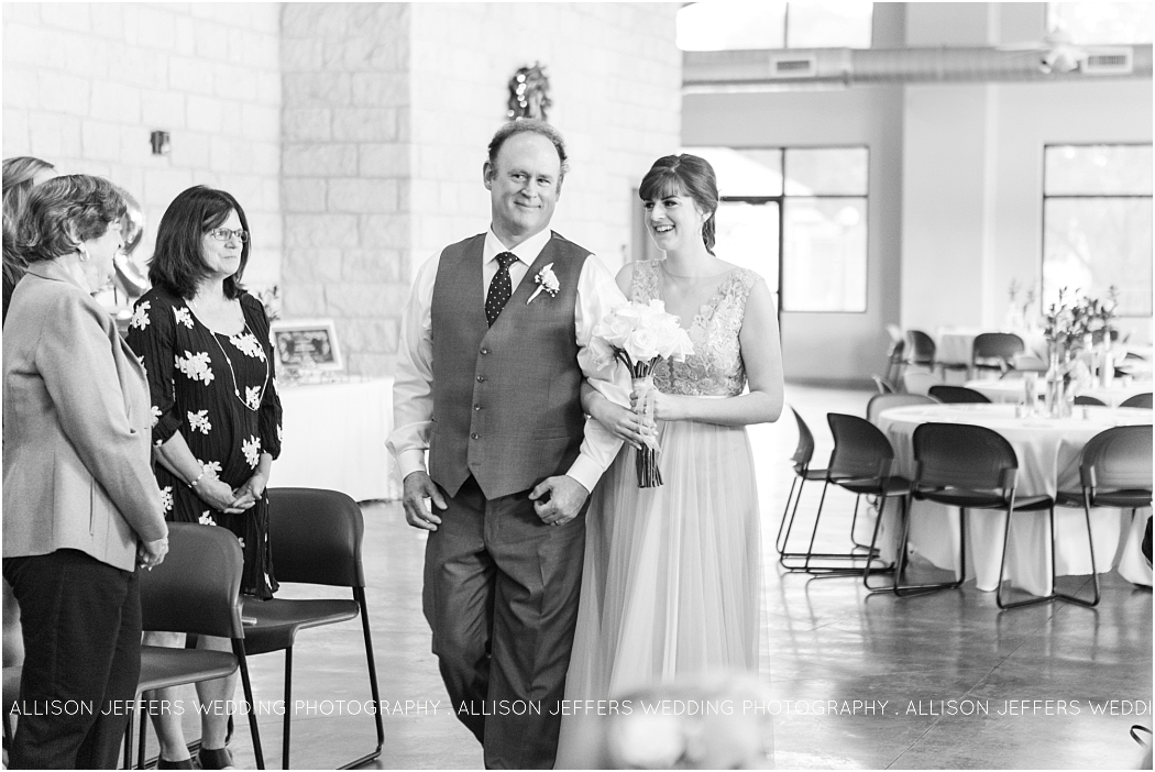 a-teal-and-blush-wedding-at-lakeside-pavillion-in-marble-falls-texas-by-allison-jeffers-wedding-photography-austin-wedding-photographer_0045