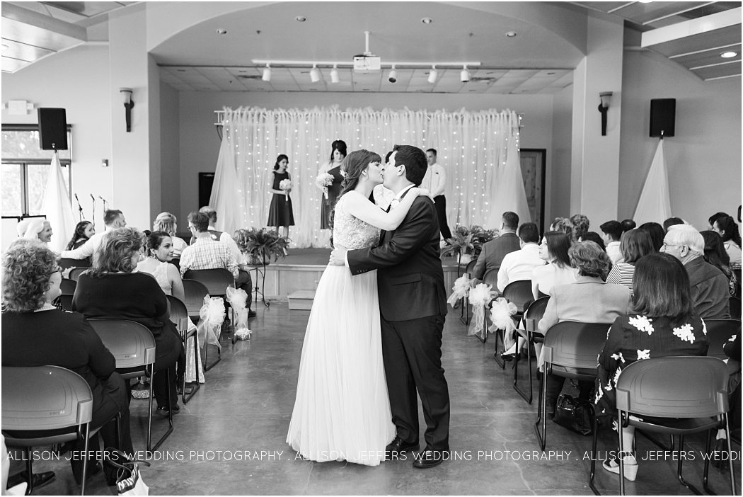 a-teal-and-blush-wedding-at-lakeside-pavillion-in-marble-falls-texas-by-allison-jeffers-wedding-photography-austin-wedding-photographer_0052