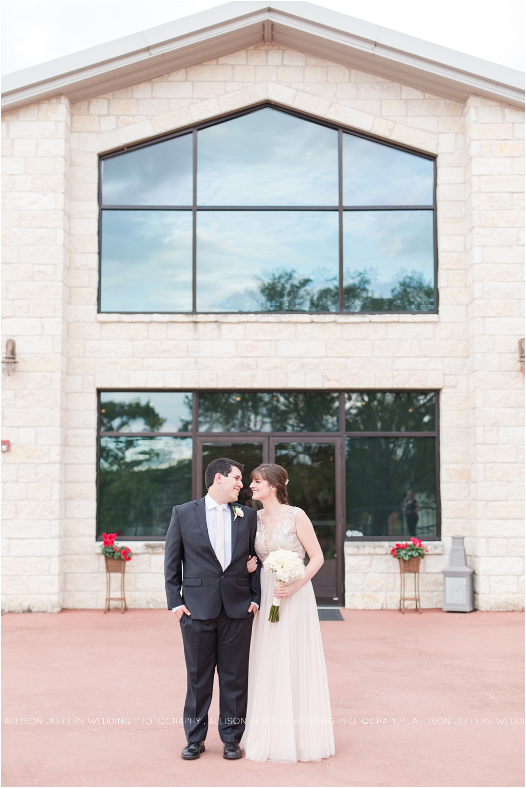 a-teal-and-blush-wedding-at-lakeside-pavillion-in-marble-falls-texas-by-allison-jeffers-wedding-photography-austin-wedding-photographer_0053