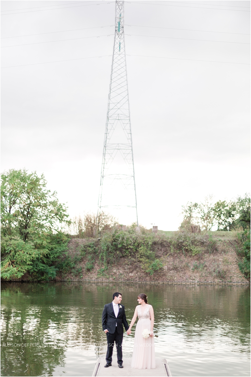 a-teal-and-blush-wedding-at-lakeside-pavillion-in-marble-falls-texas-by-allison-jeffers-wedding-photography-austin-wedding-photographer_0071