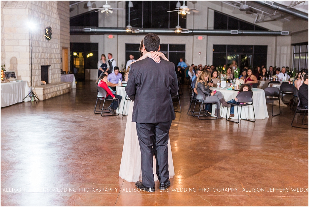 a-teal-and-blush-wedding-at-lakeside-pavillion-in-marble-falls-texas-by-allison-jeffers-wedding-photography-austin-wedding-photographer_0082