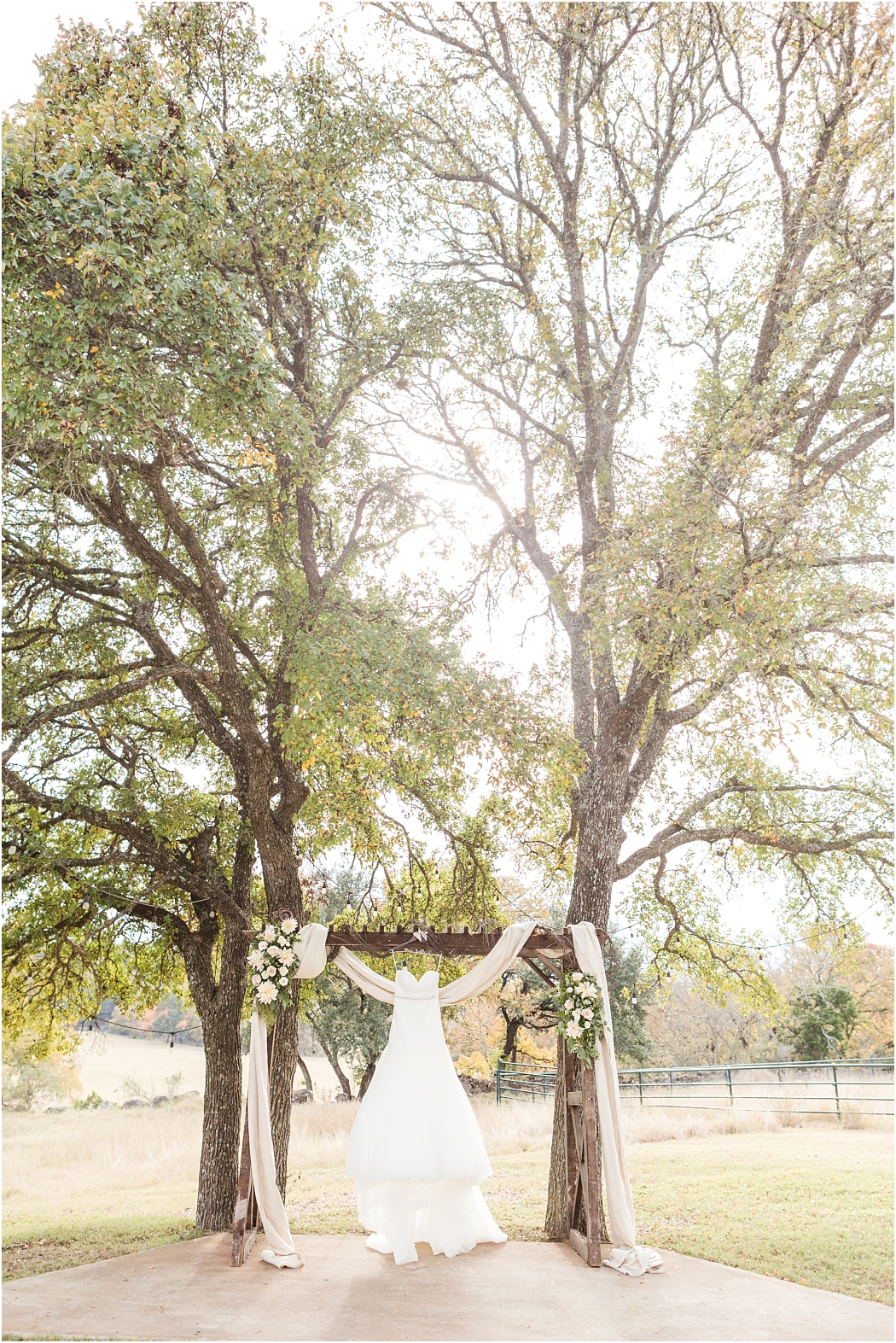 a-blush-cranberry-fall-wedding-at-cw-hill-country-ranch-in-boerne-texas-by-allison-jeffers-wedding-photography-boerne-wedding-photographer_0001