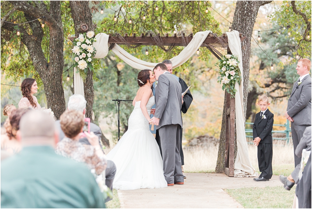 a-blush-cranberry-fall-wedding-at-cw-hill-country-ranch-in-boerne-texas-by-allison-jeffers-wedding-photography-boerne-wedding-photographer_0041