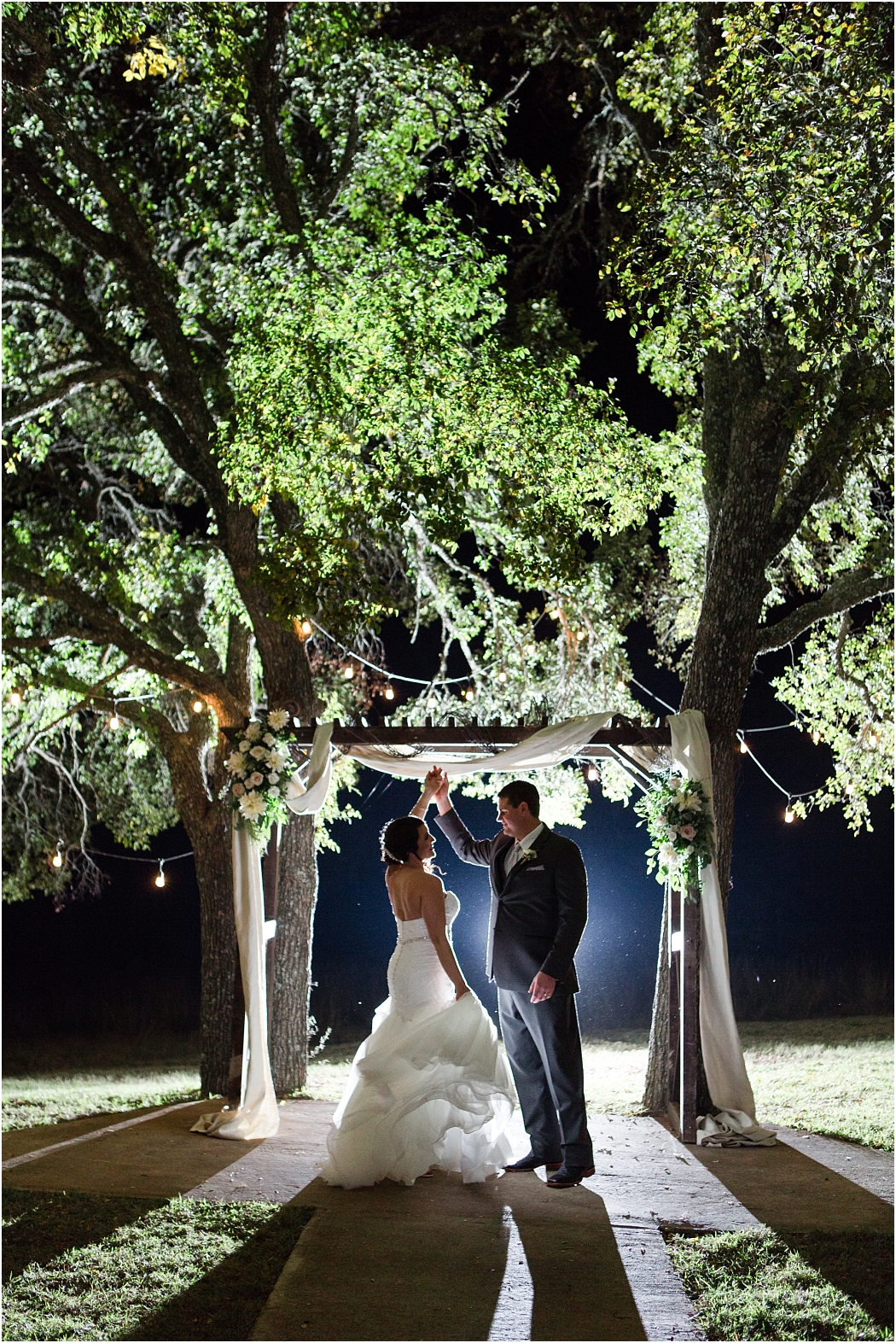 a-blush-cranberry-fall-wedding-at-cw-hill-country-ranch-in-boerne-texas-by-allison-jeffers-wedding-photography-boerne-wedding-photographer_0109