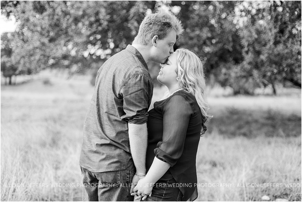 a-fall-engagement-session-at-cw-hill-country-ranch-in-boerne-texas-by-allison-jeffers-wedding-photography_0023