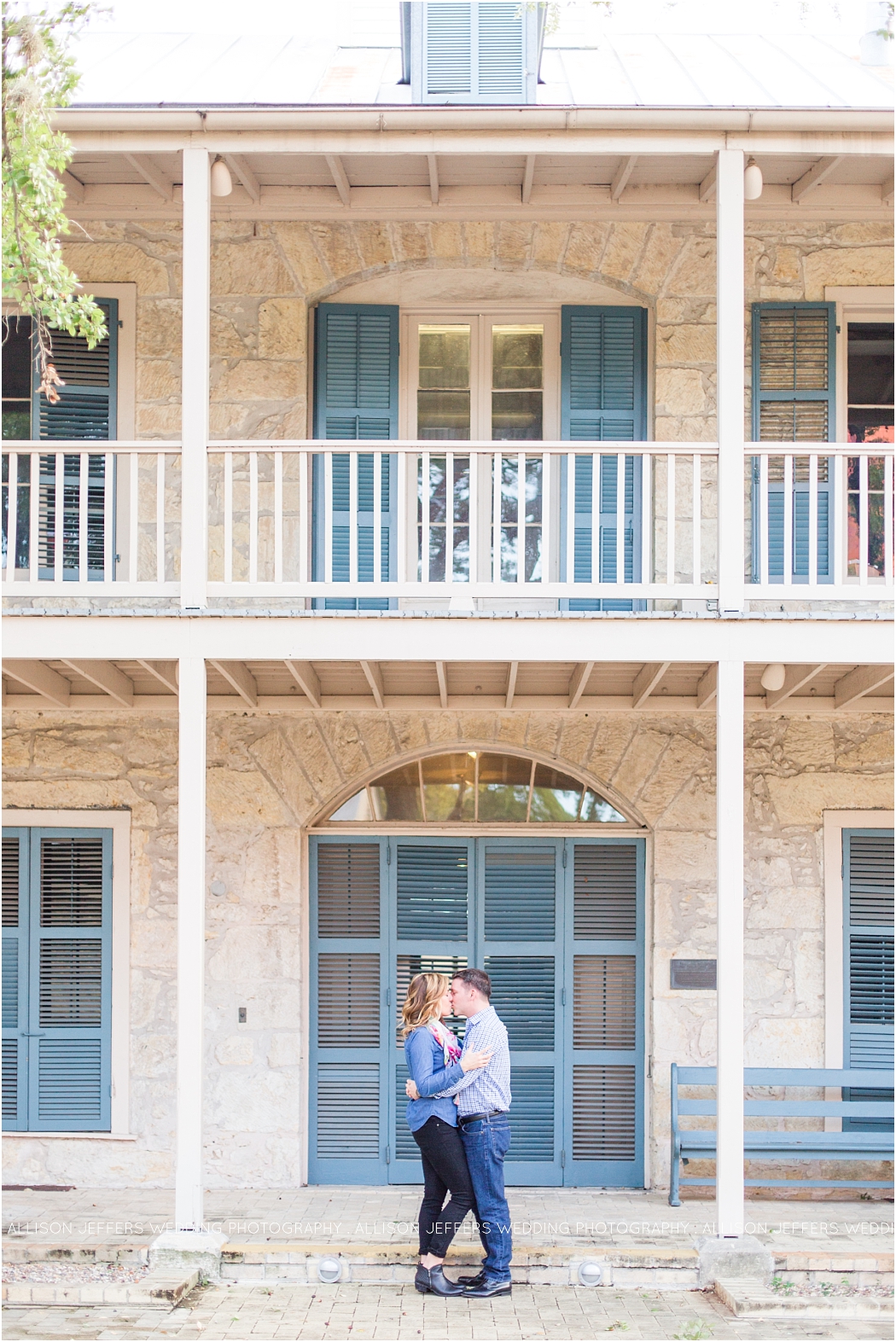 a-fall-engagement-session-at-southwest-school-of-art-in-san-antonio-by-allison-jeffers-wedding-photography_0037