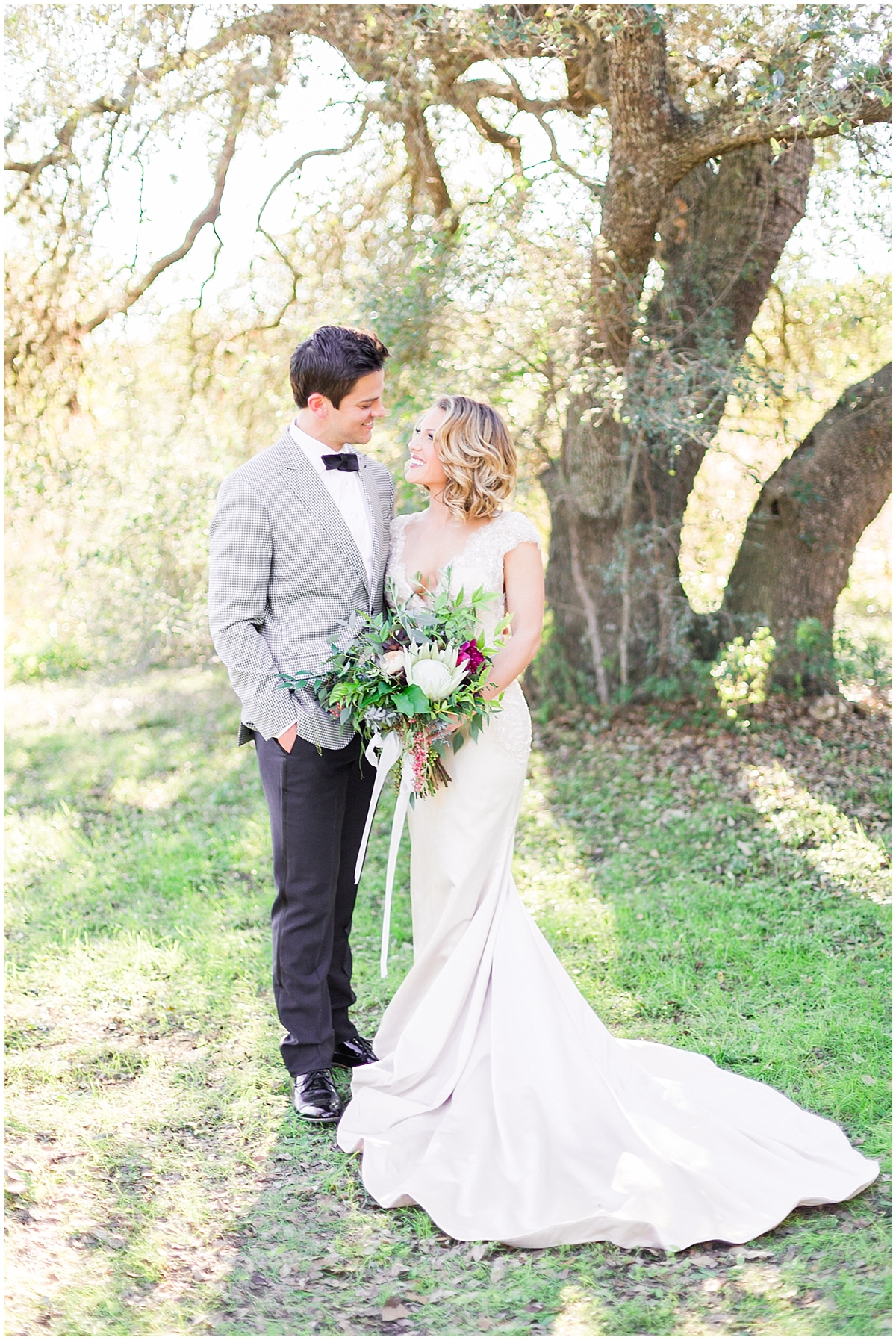 a-classic-modern-black-and-white-wedding-with-gold-accents-inspirational-shoot-at-pecan-springs-ranch-by-allison-jeffers-wedding-photography-dripping-springs-wedding-photographer_0016
