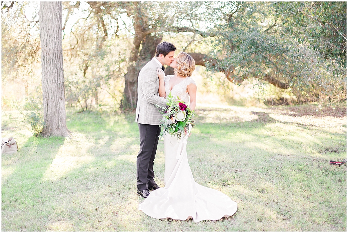 a-classic-modern-black-and-white-wedding-with-gold-accents-inspirational-shoot-at-pecan-springs-ranch-by-allison-jeffers-wedding-photography-dripping-springs-wedding-photographer_0030