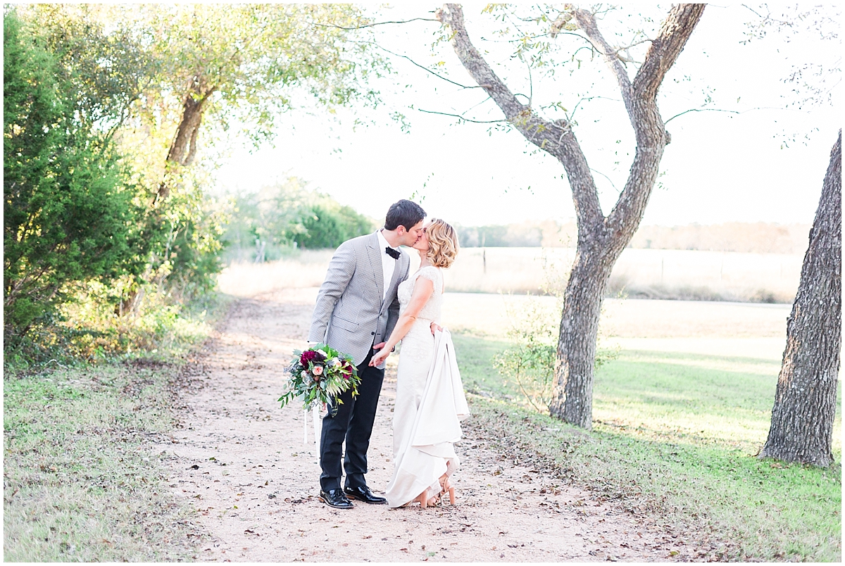 a-classic-modern-black-and-white-wedding-with-gold-accents-inspirational-shoot-at-pecan-springs-ranch-by-allison-jeffers-wedding-photography-dripping-springs-wedding-photographer_0065