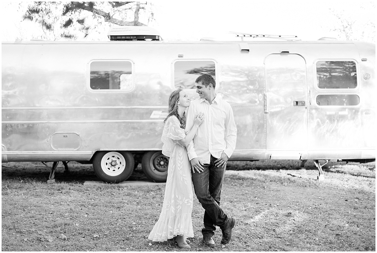 airstream-fall-engagement-session-in-center-point-texas-by-allison-jeffers-wedding-photography-boerne-wedding-photographer_0014