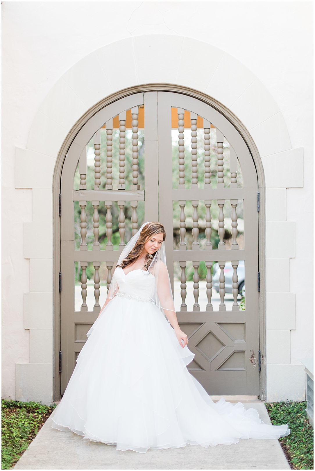 A Bridal Session at Landa Library Wedding Photos by Allison Jeffers Wedding Photography San Antonio Wedding Photographer 0027