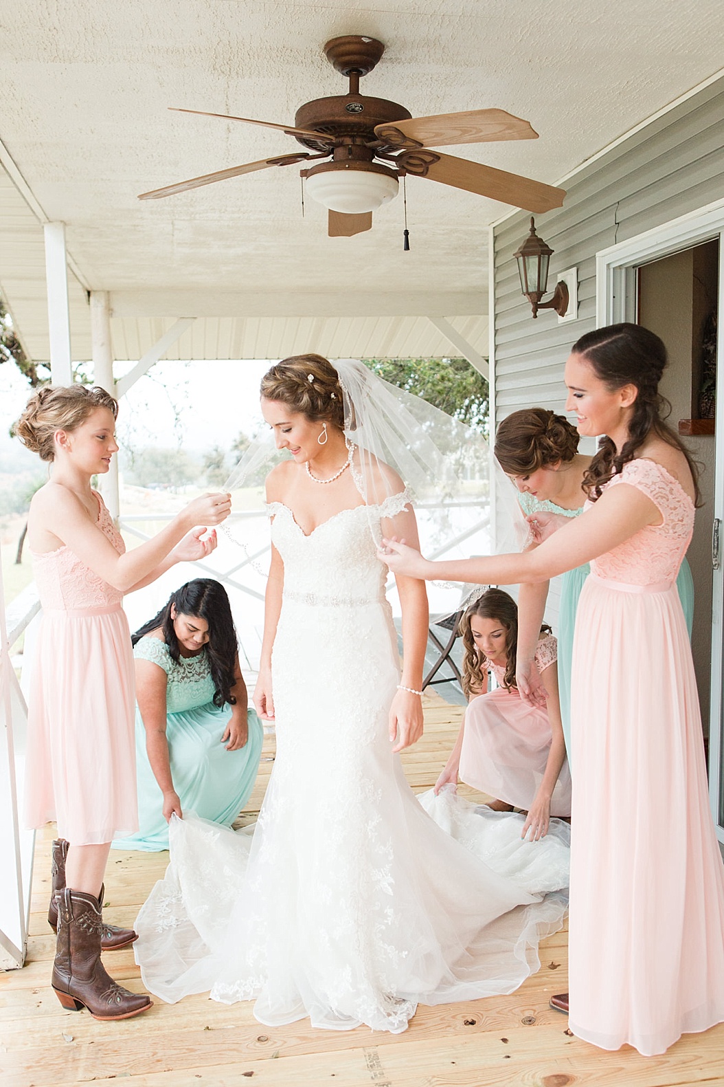 A Peach and Mint Country Chic Wedding at Happy H Ranch by Allison Jeffers Wedding Photography. Comfort Wedding Photographer 0015