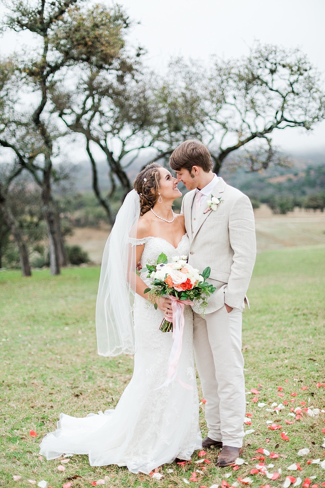 A Peach and Mint Country Chic Wedding at Happy H Ranch by Allison Jeffers Wedding Photography. Comfort Wedding Photographer 0074