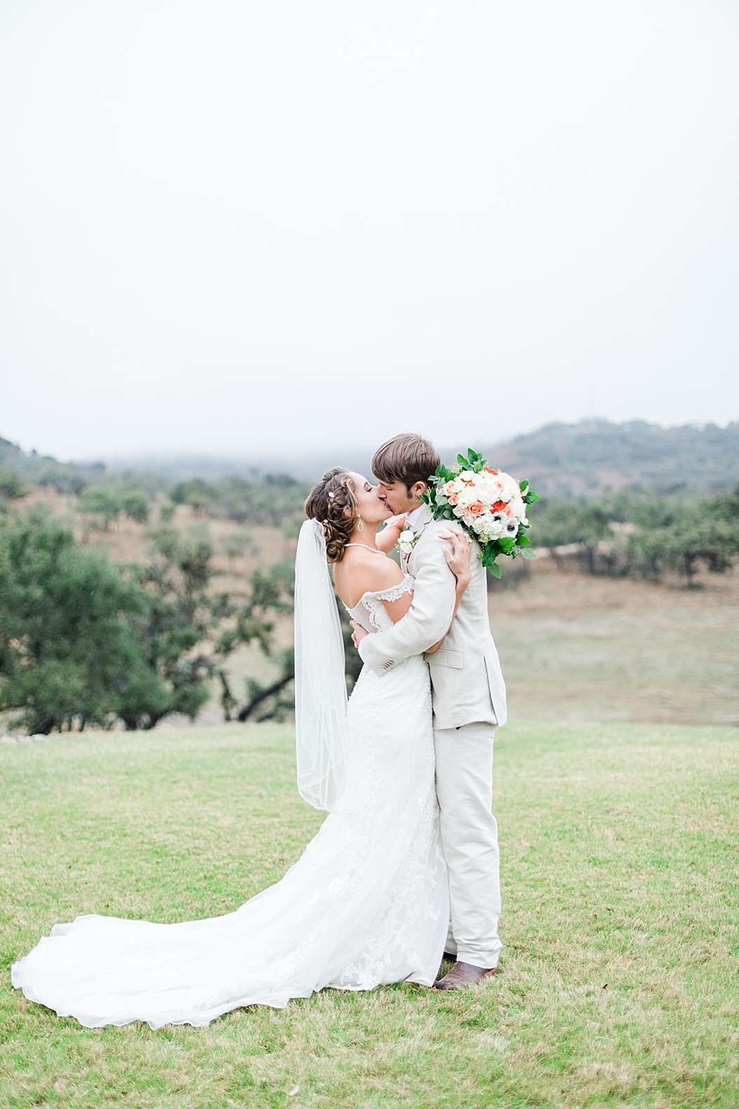 A Peach and Mint Country Chic Wedding at Happy H Ranch by Allison Jeffers Wedding Photography. Comfort Wedding Photographer 0079