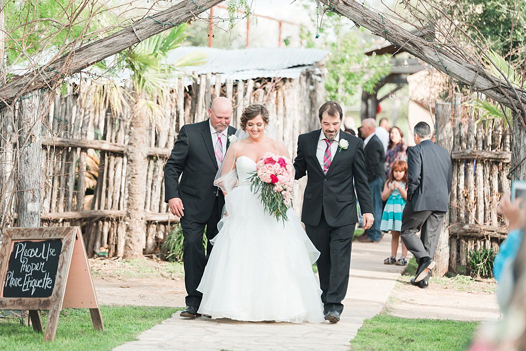 A Spring blush and mint wedding at Rancho La Mission in San Antonio Texas by Allison Jeffers Wedding Photography 0025