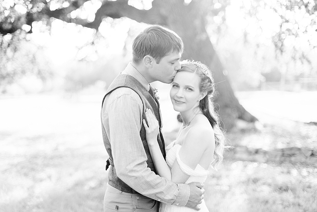 A spring boho wedding with greenery at Cherokee Rose Venue in Comfort Texas by Boerne Wedding Photographer Allison Jeffers Wedding Photography 0039