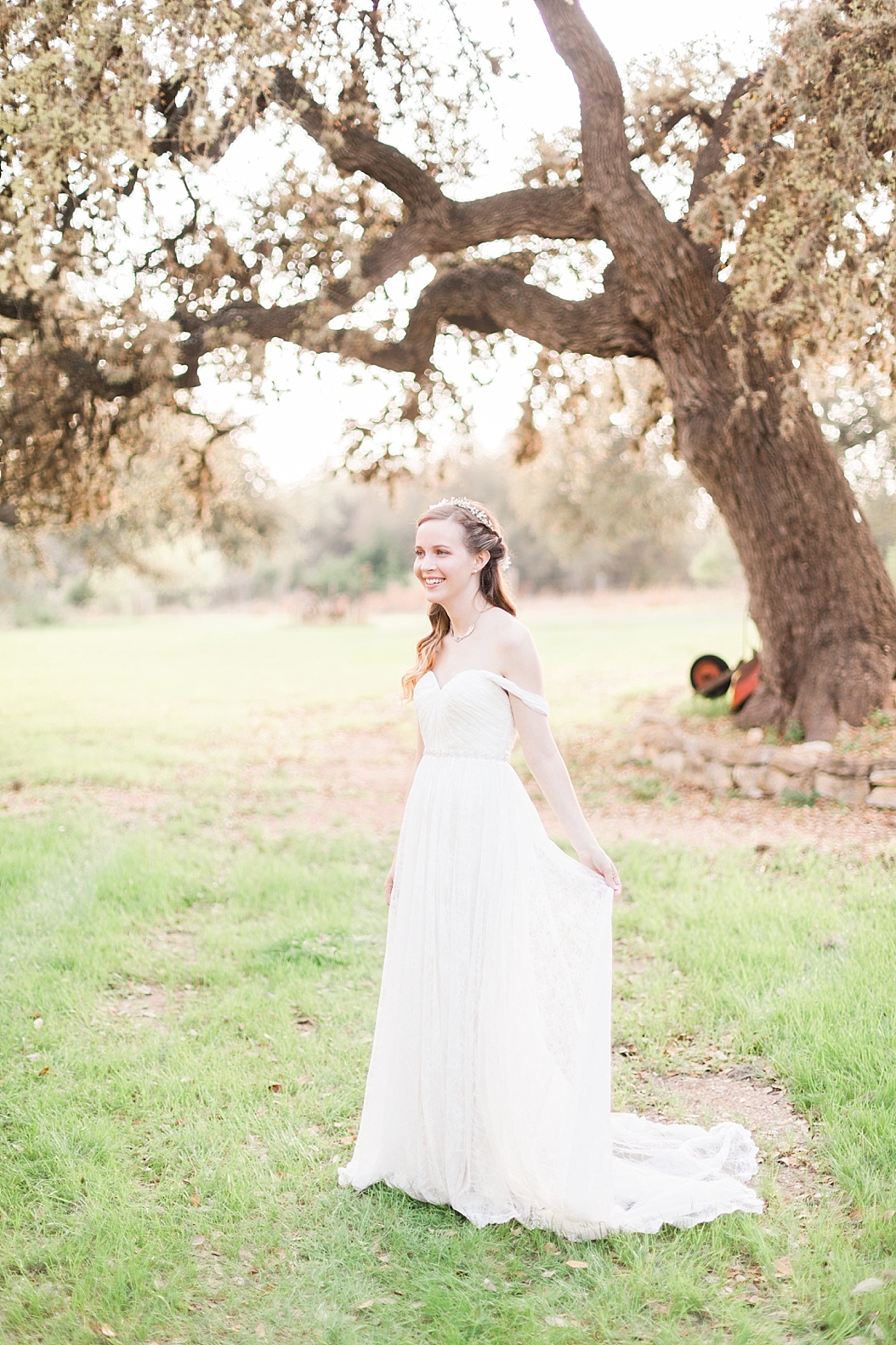 A spring boho wedding with greenery at Cherokee Rose Venue in Comfort Texas by Boerne Wedding Photographer Allison Jeffers Wedding Photography 0041