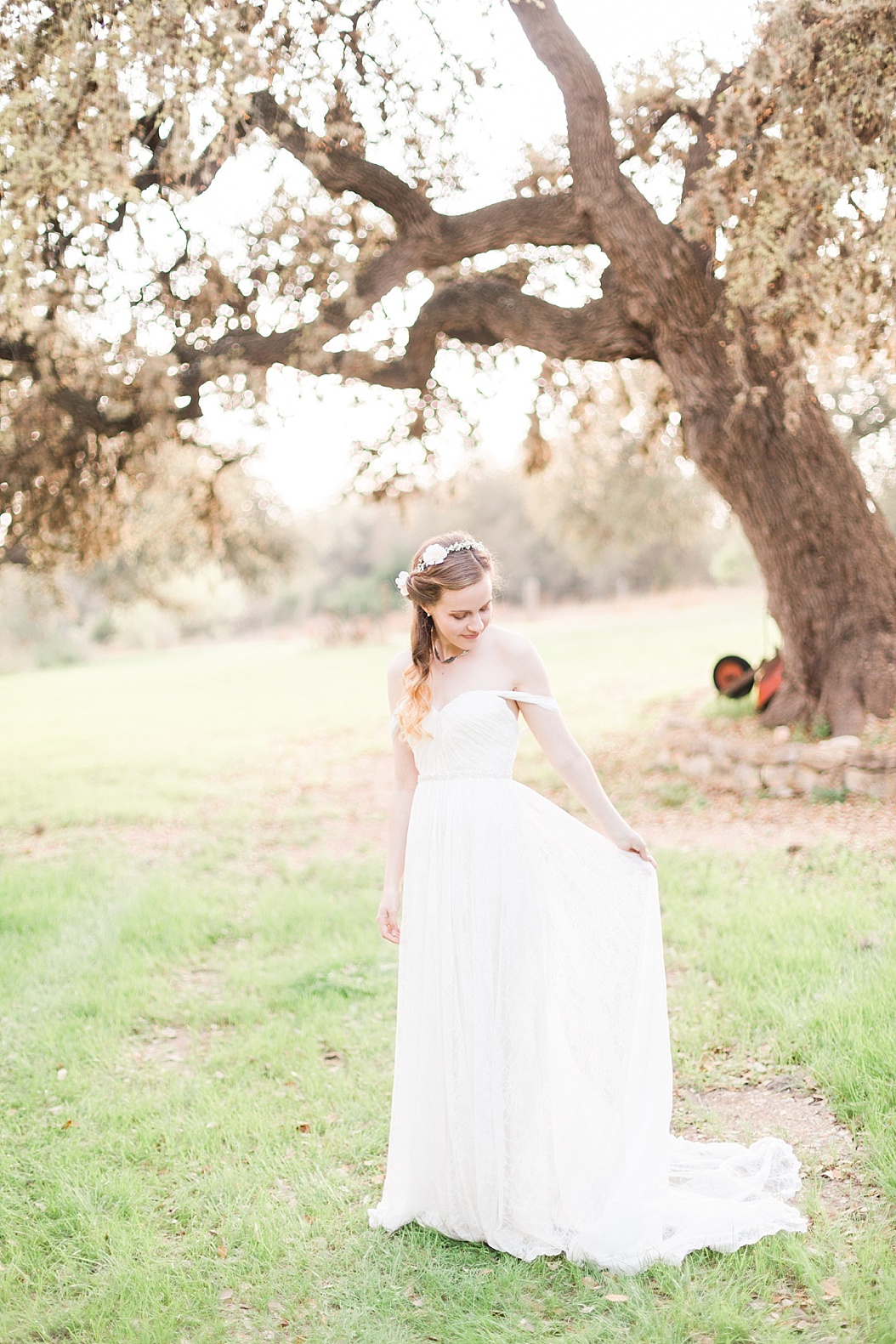 A spring boho wedding with greenery at Cherokee Rose Venue in Comfort Texas by Boerne Wedding Photographer Allison Jeffers Wedding Photography 0042