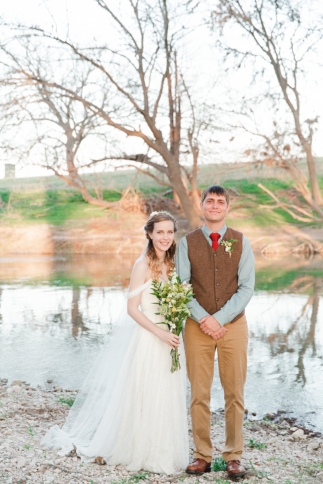 A spring boho wedding with greenery at Cherokee Rose Venue in Comfort Texas by Boerne Wedding Photographer Allison Jeffers Wedding Photography 0086