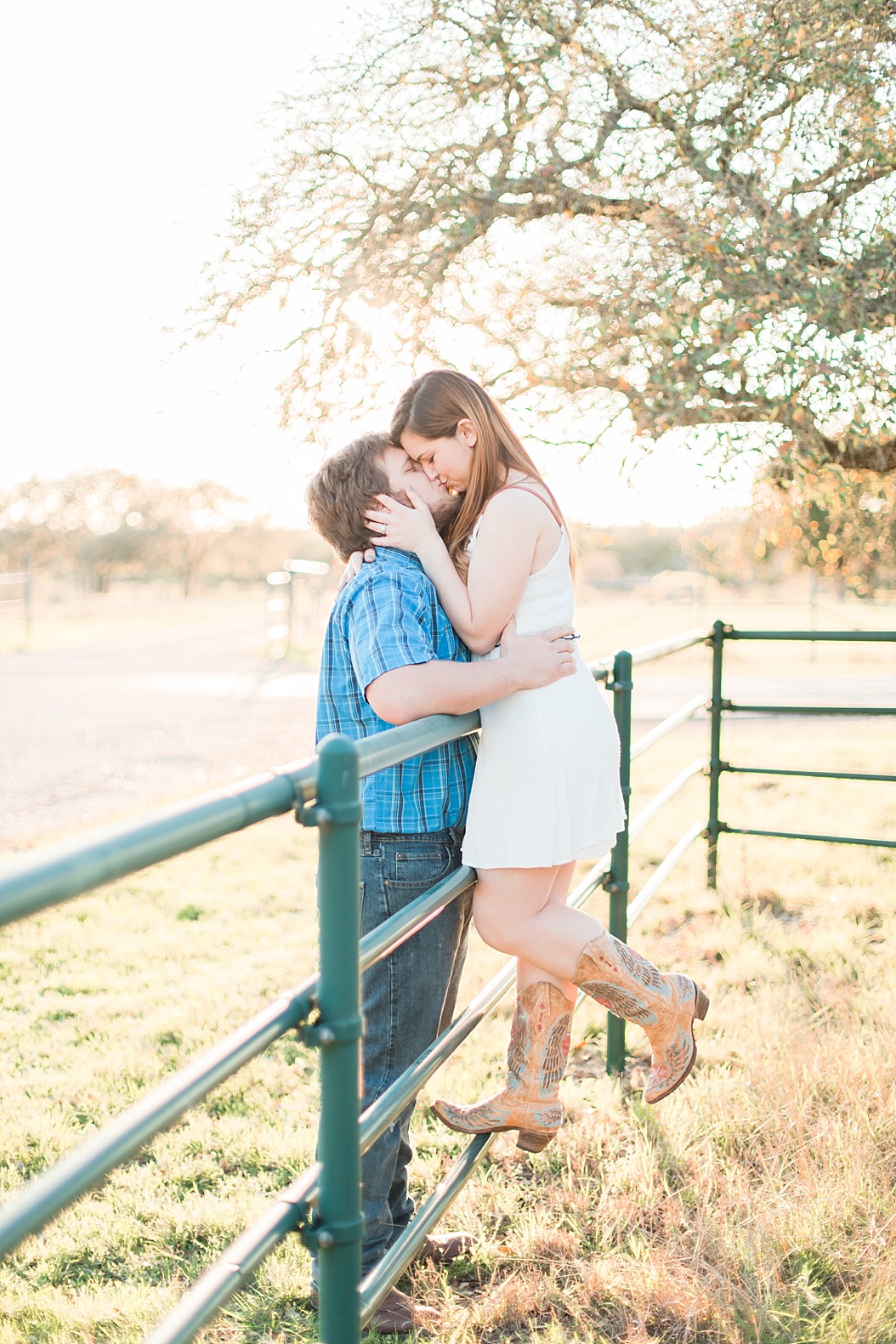A spring engagement session at CW Hill Country Ranch in Boerne Texas By Allison Jeffers Wedding Photography 0024
